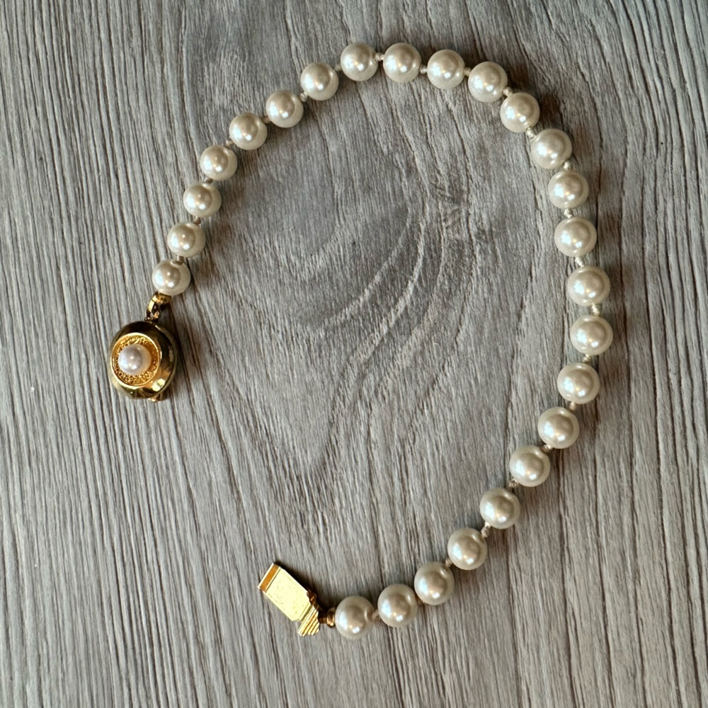 Pearl Bracelet with Gold Clasp